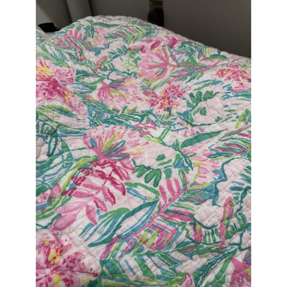 Pottery Barn X Lilly Pulitzer Reversible King Quilt in Lilly Of The Jungle - Picture 13 of 13